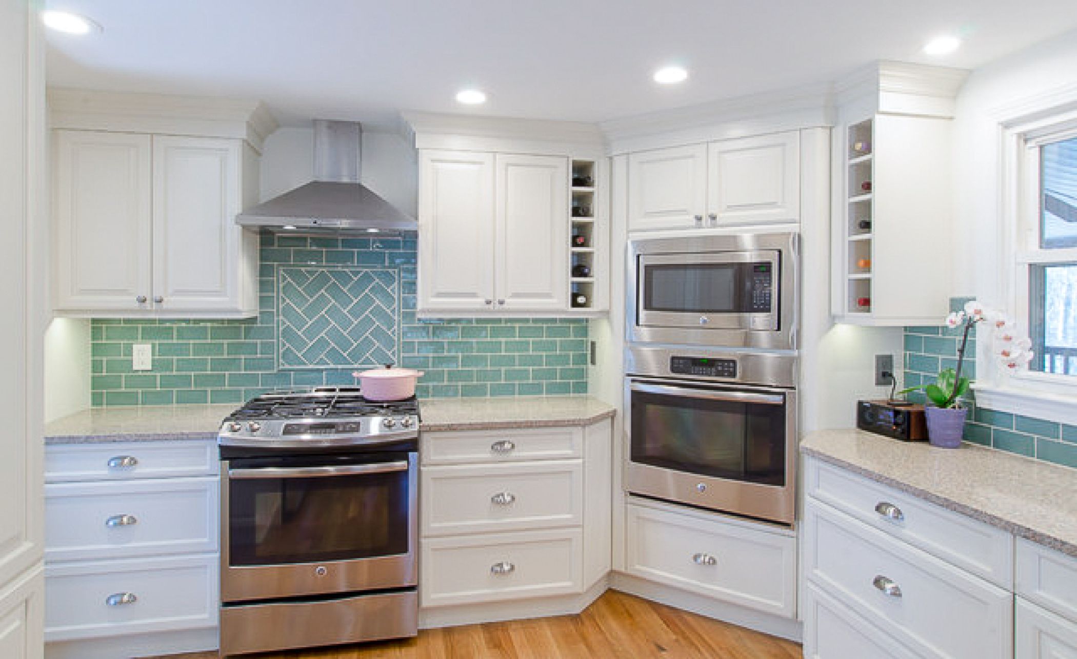 Medium White Kitchen