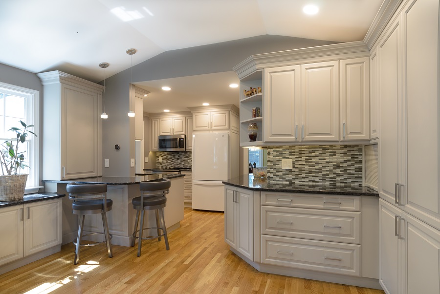 100-A-Shaker-kitchen-with-gray-tones-1