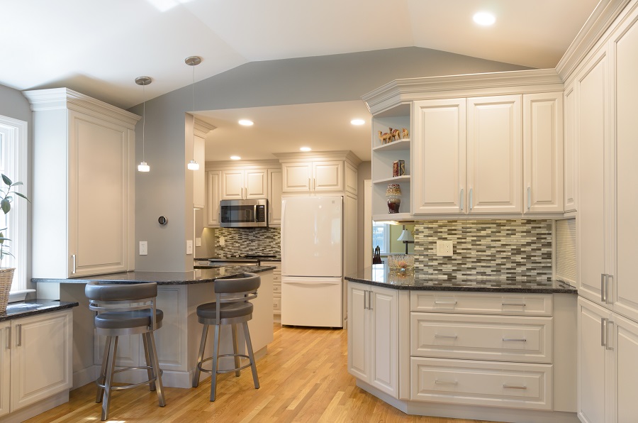 100-A-Shaker-kitchen-with-gray-tones-10