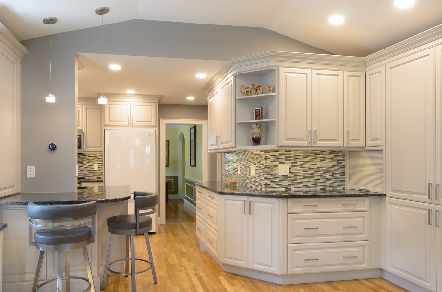 100-A-Shaker-kitchen-with-gray-tones-3