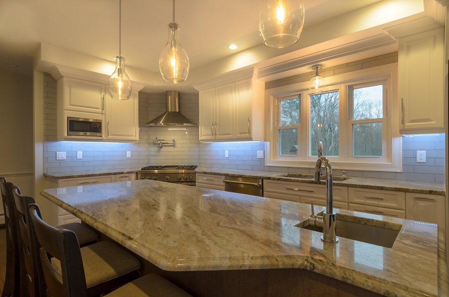 100-White-kitchen-with-island-3