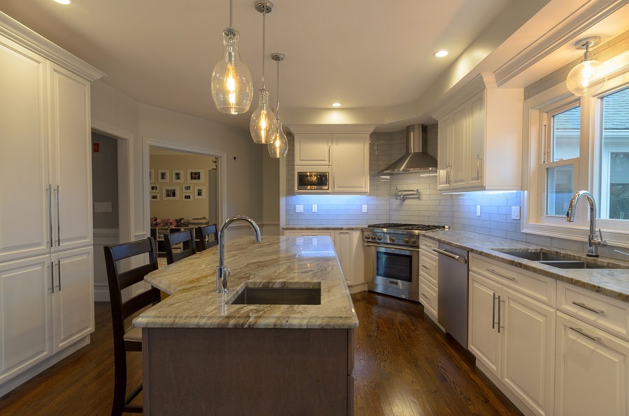 100-White-kitchen-with-island-9