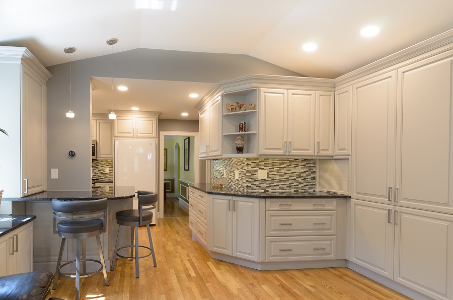 101-Shaker-kitchen-with-gray-tones4