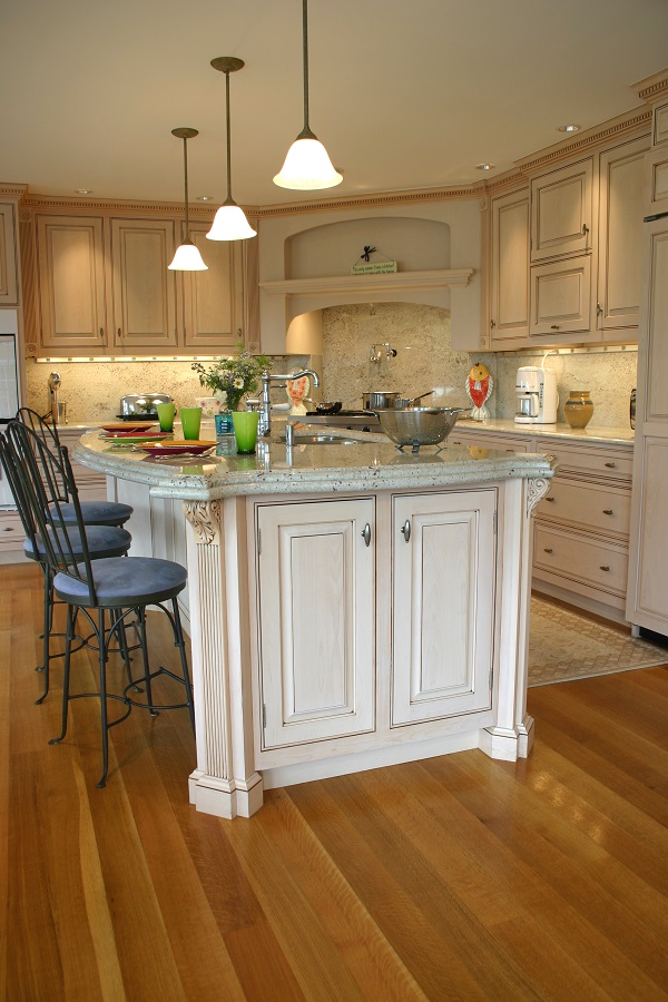 Chatham-MA-Traditional-Kitchen
