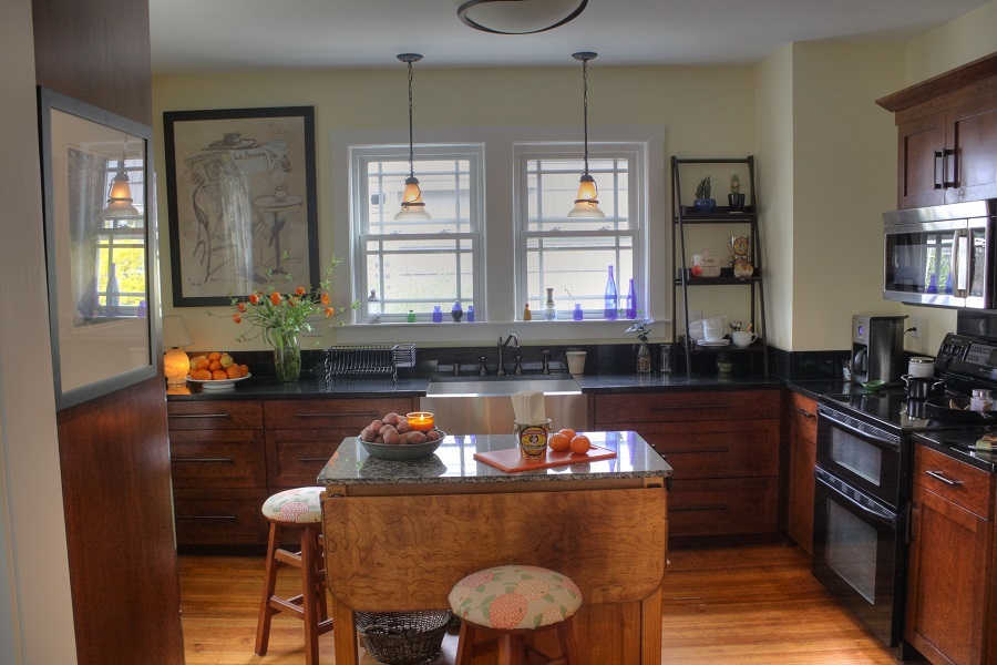 Custom-Island-in-Transtional-Kitchen-Nashua-NH