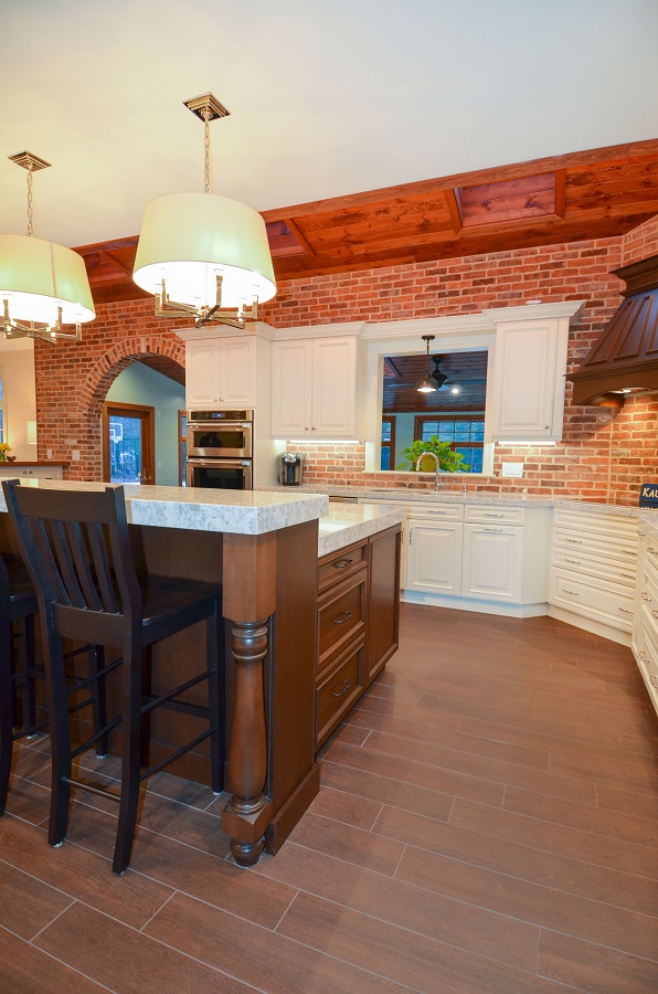 Decorative-post-on-Island