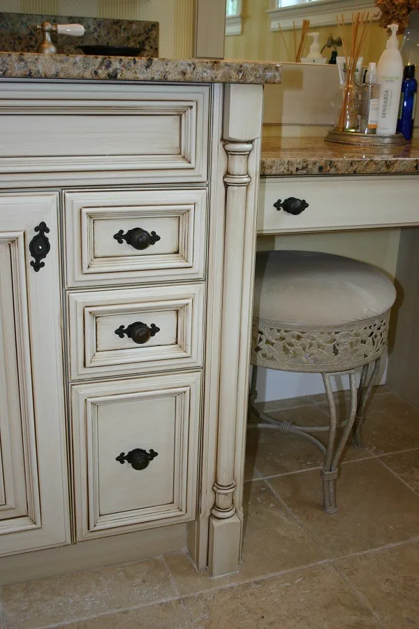 imgi_130_Custom-Painted-Vanity-Windham-NH_result