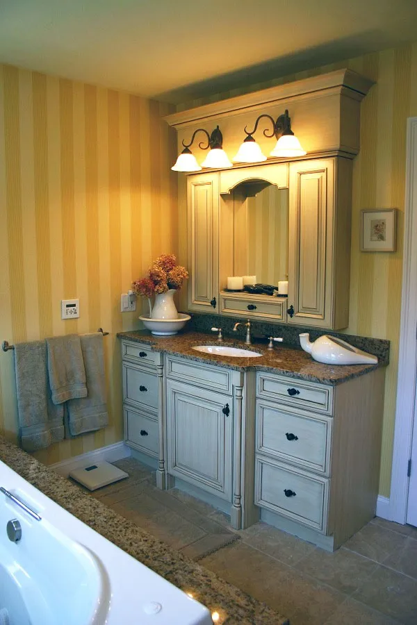imgi_136_Painted-Glazed-Vanity-Windham-NH_result