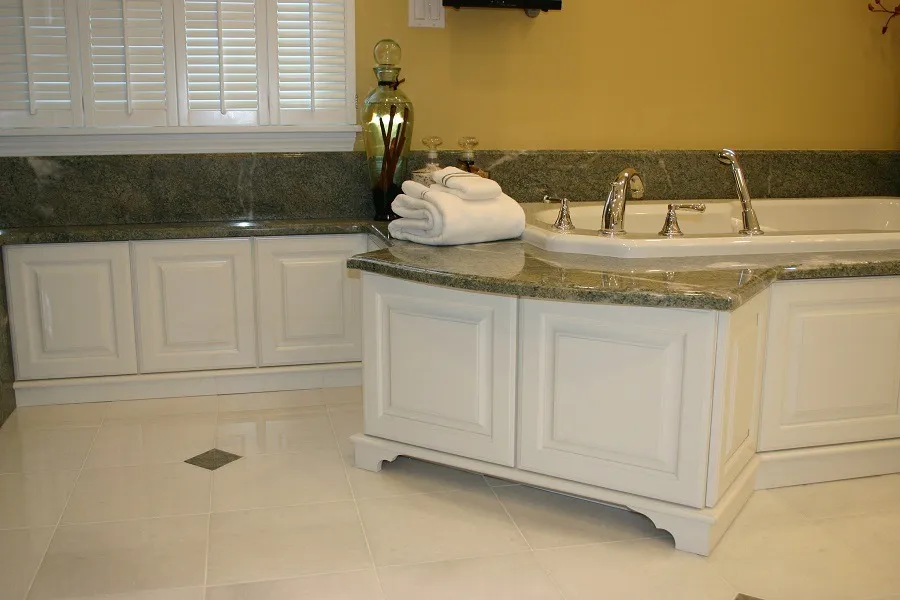 imgi_144_Unique-Painted-Tub-Suround_result