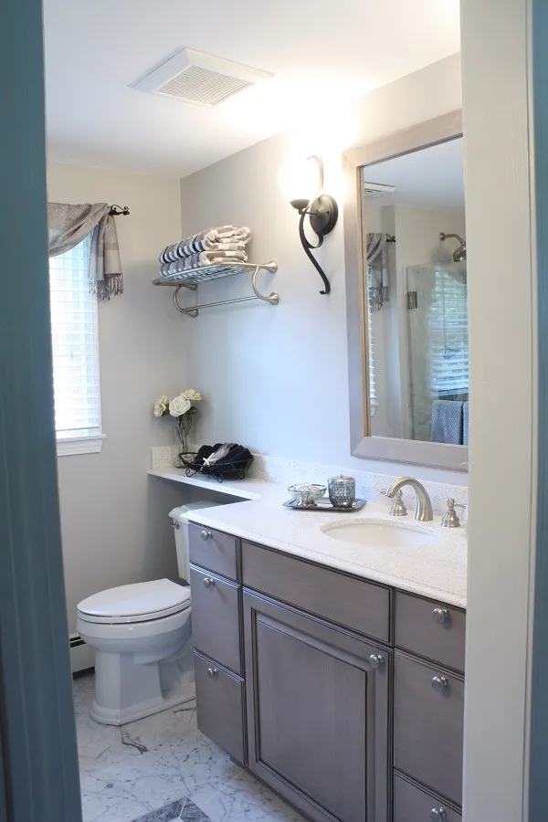 imgi_145_Gray-Vanity-in-Small-Bath_result