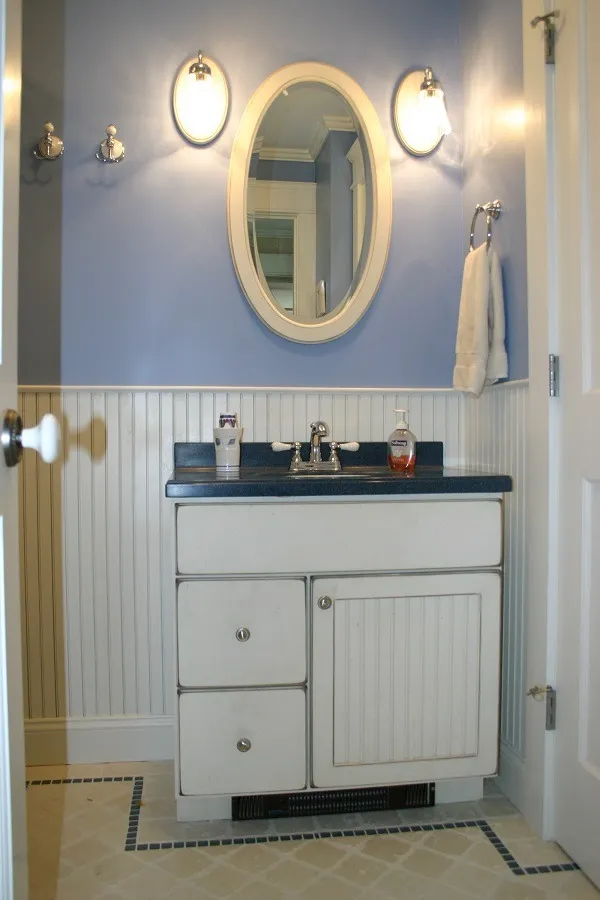 imgi_145_Vintage-Painted-Vanity_result