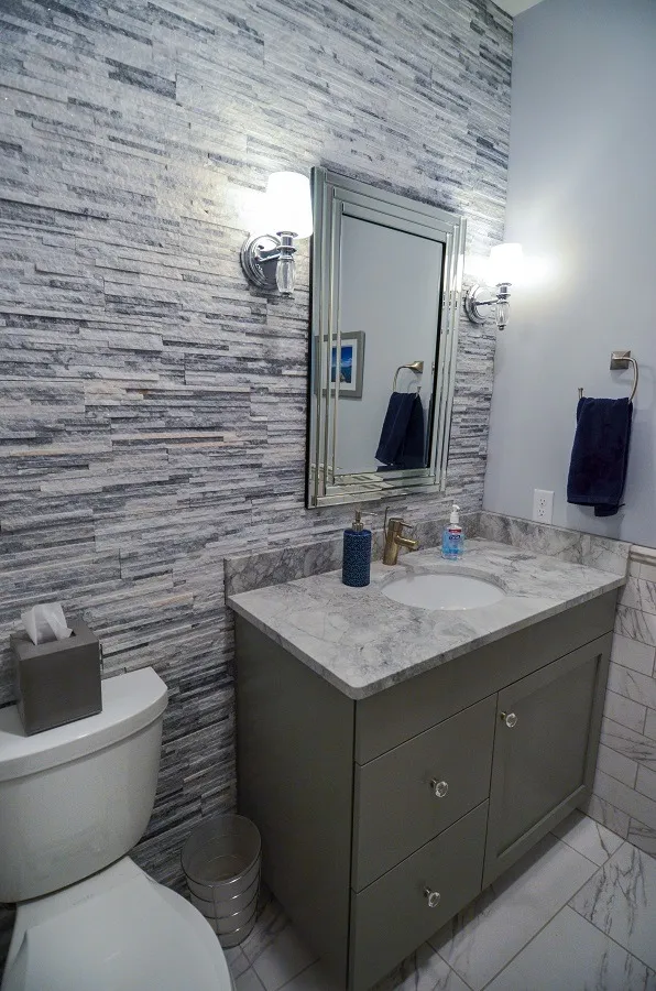 imgi_150_100-A-med-Cool-Toned-Bathroom_result