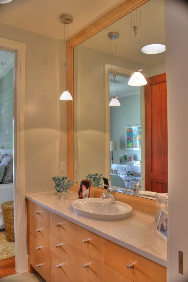 imgi_171_Medium-Size-Birch-Vanity-Stratham-NH_result