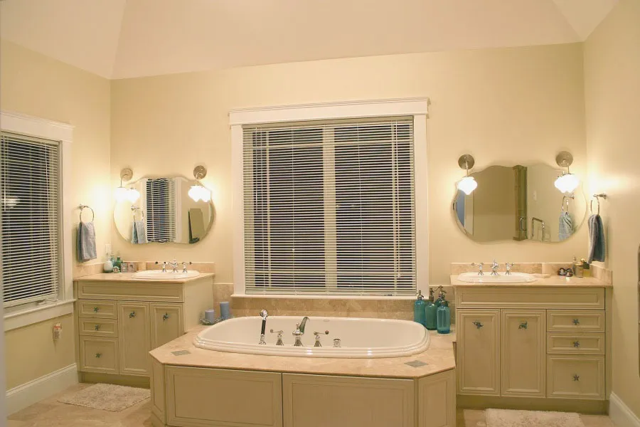 imgi_179_Custom-Tub-Surround-Windham-NH-1_result