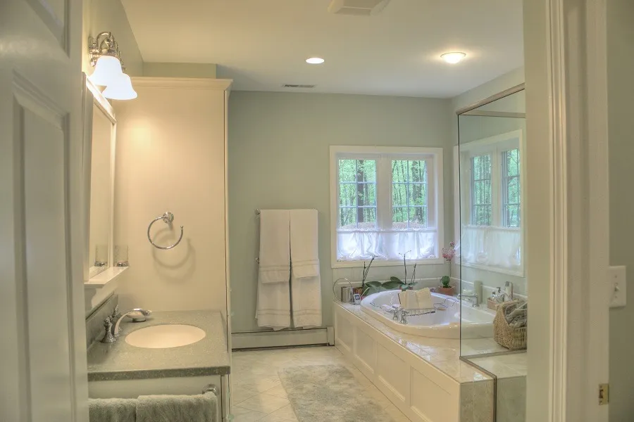 imgi_186_Large-White-Master-Bath-Lincoln-MA_result