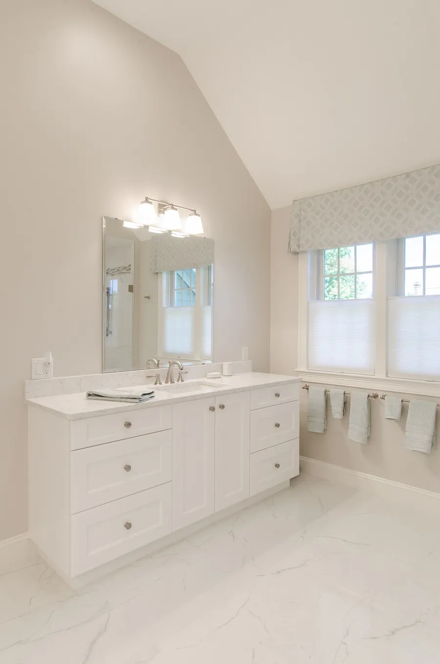 imgi_233_100-Westford-MA-White-Bathroom_result