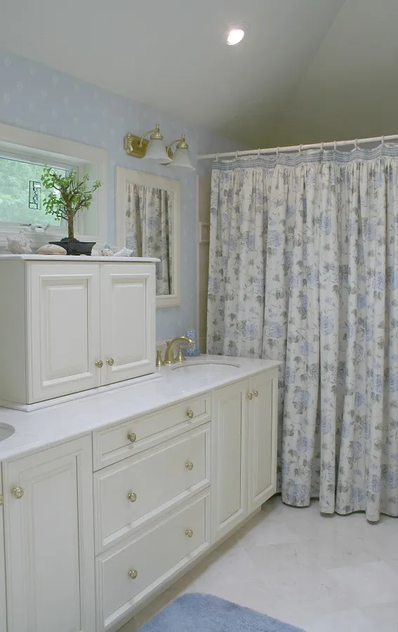 imgi_241_Acton-MA-White-Master-Bath_result