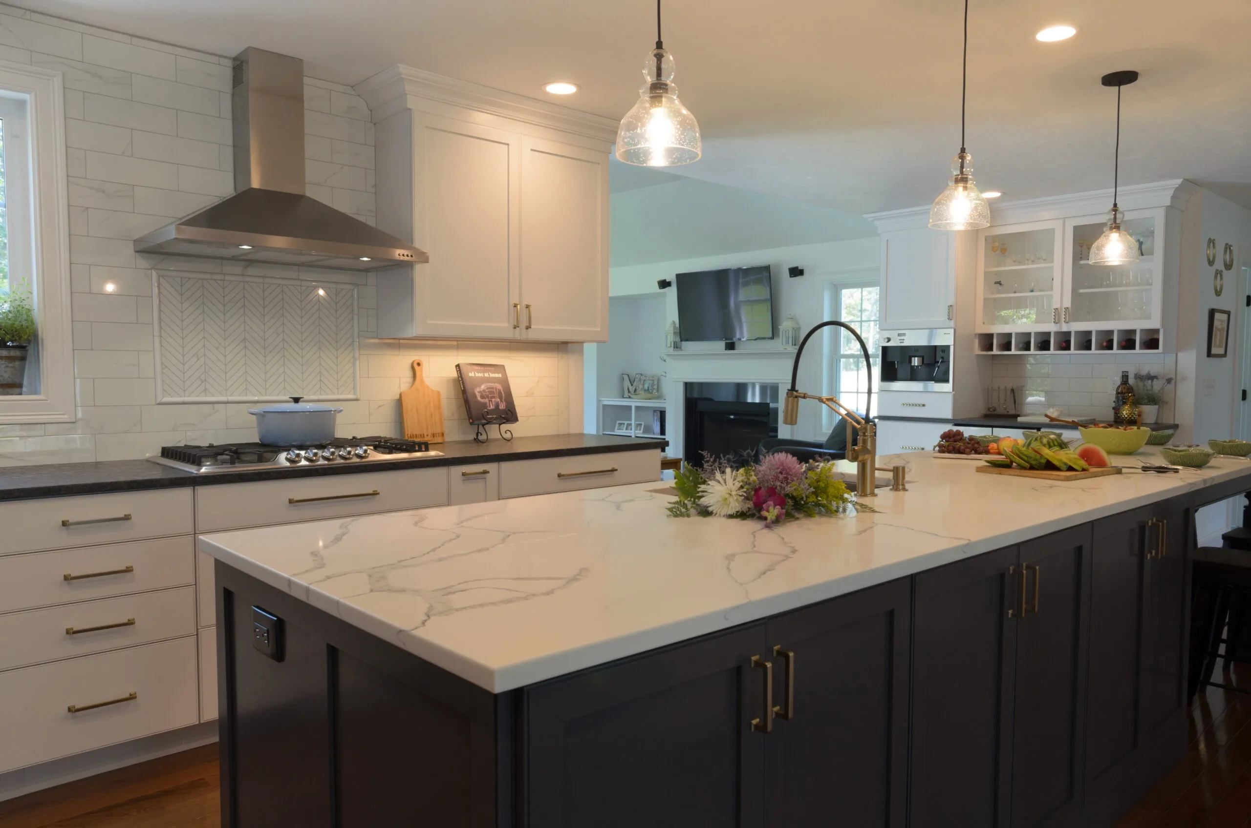 imgi_248_100-Two-toned-Kitchen-Dunstable-MA-scaled_result