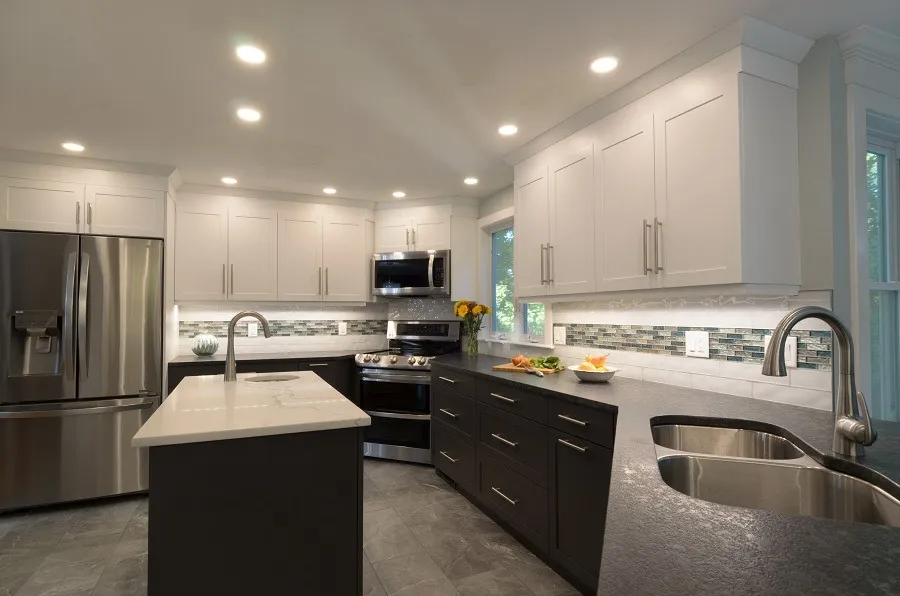 imgi_253_100-Two-toned-kitchen-Pepperell-MA-3_result