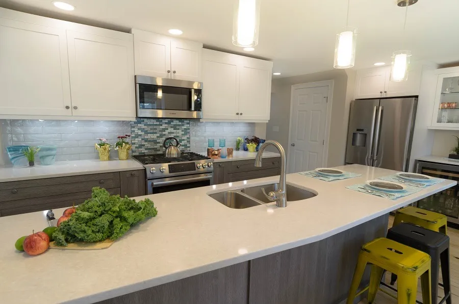 imgi_256_100-two-toned-kitchen_result