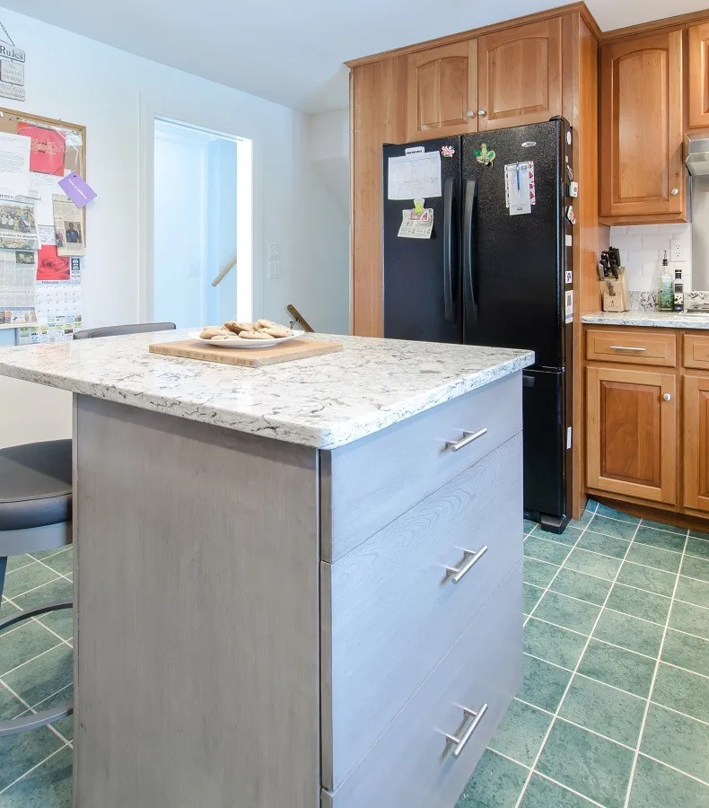 imgi_264_101-two-Toned-Kitchen-Burlington-MA_result