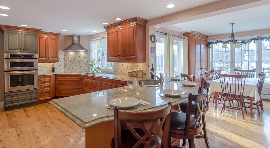 imgi_292_Two-Toned-Kitchen-Hudson-NH_result