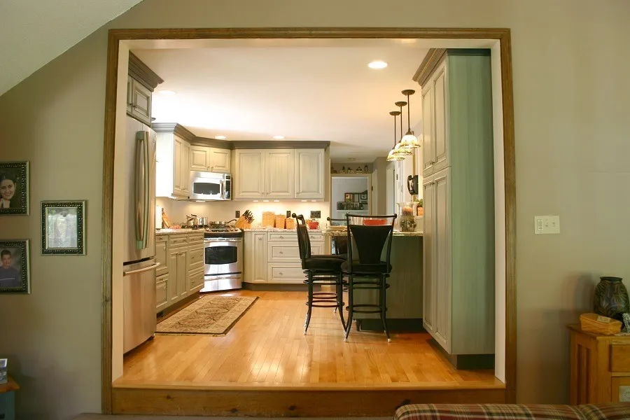 imgi_305_Two-Towned-Kitchen-Londonderry-NH_result