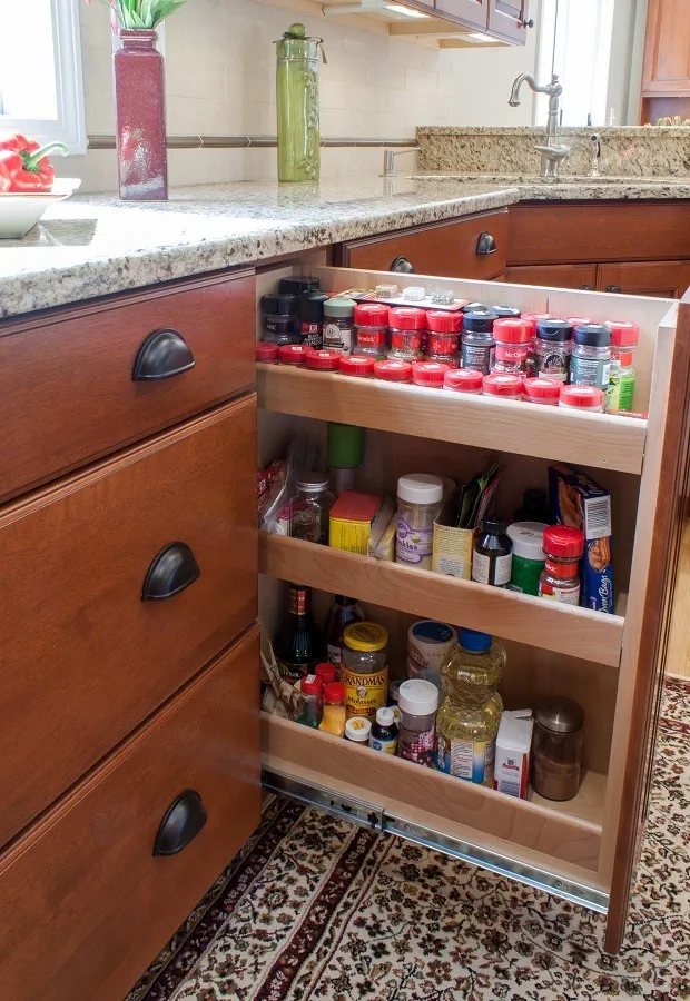 imgi_424_Oil-and-Spice-Pullout_result