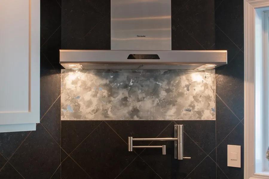 imgi_447_Custom-Painted-Glass-splash-Litchfield-NH_result