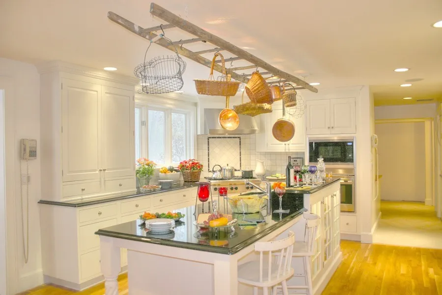 imgi_458_Bedford-NH-Pot-Rack_result